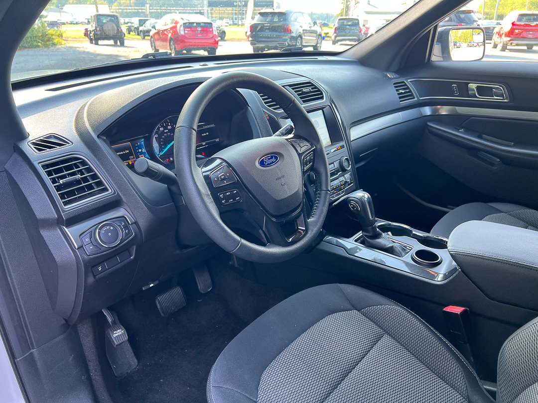 Used 2018 Ford Explorer XLT w/ Equipment Group 201A FWD image 18