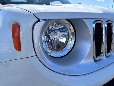 Used 2017 Jeep Renegade Limited FWD image 29