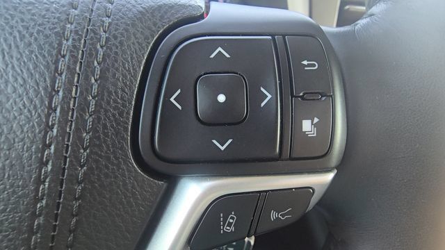 Used 2018 Toyota Sienna Limited FWD image 25