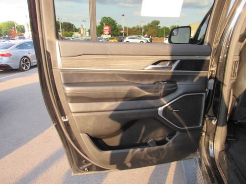 Used 2024 Jeep Wagoneer L Series II w/ Flexible Seating Group AWD/4WD image 14