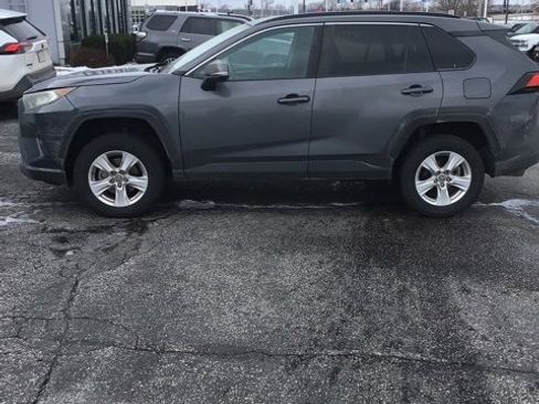 Used 2021 Toyota RAV4 XLE image 1