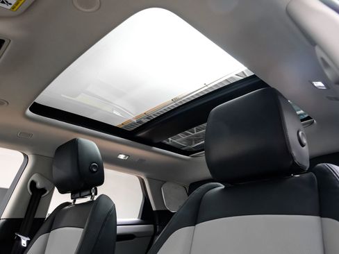 Used 2024 Land Rover Range Rover Evoque Dynamic SE image 5