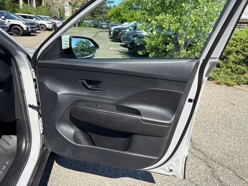 Used 2024 Hyundai Kona SEL AWD/4WD image 32