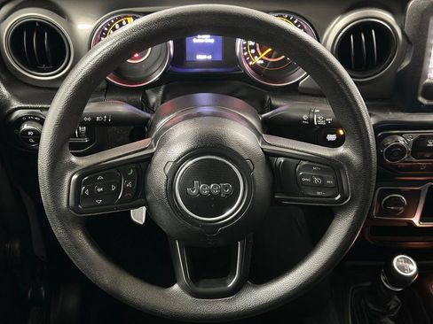 Used 2023 Jeep Gladiator Sport image 4