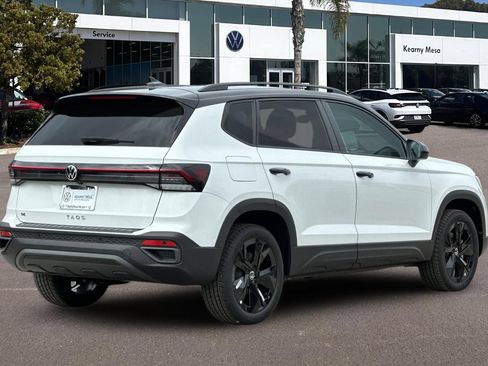 New 2026 Volkswagen Taos SE FWD image 4