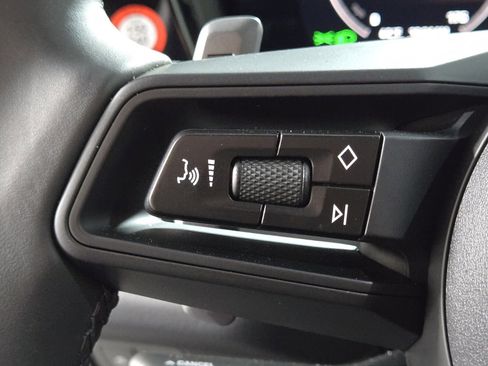 Used 2025 Porsche Cayenne Coupe image 25