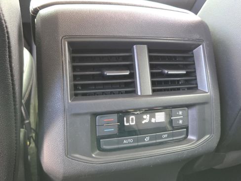 Used 2022 Volkswagen Atlas SE FWD image 14