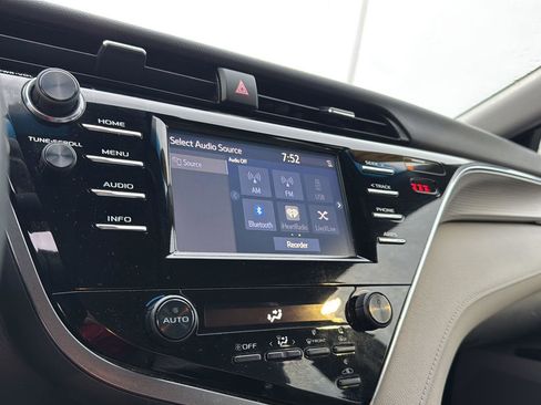 Used 2018 Toyota Camry SE w/ Convenience Package image 21