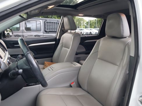 Used 2018 Toyota Highlander XLE FWD image 34