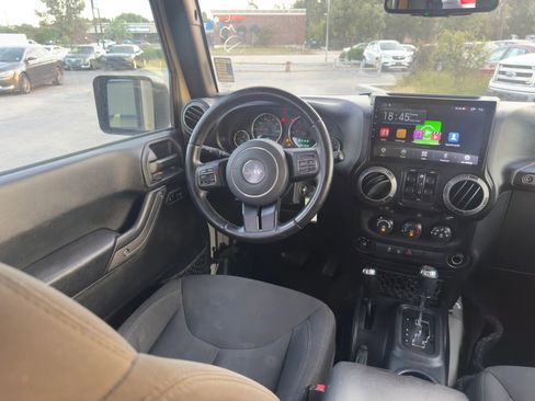 Used 2018 Jeep Wrangler Unlimited Sport S image 12