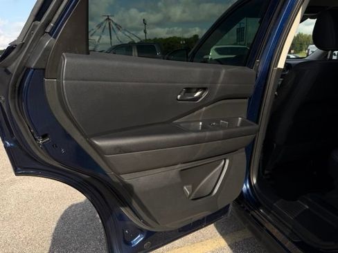 Used 2024 Nissan Pathfinder SV FWD image 27
