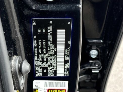 Used 2021 Toyota Highlander XLE AWD/4WD image 30