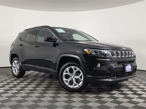 Used 2024 Jeep Compass Latitude AWD/4WD image 1