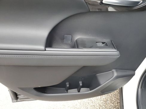 New 2026 Toyota Highlander Platinum AWD/4WD image 17