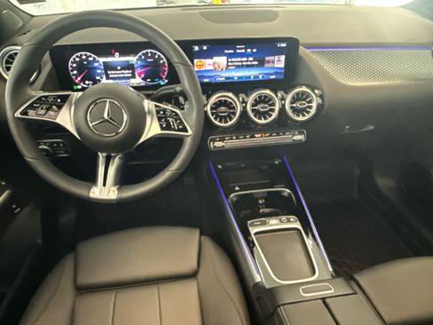 Used 2025 Mercedes-Benz GLA 250 4MATIC image 13