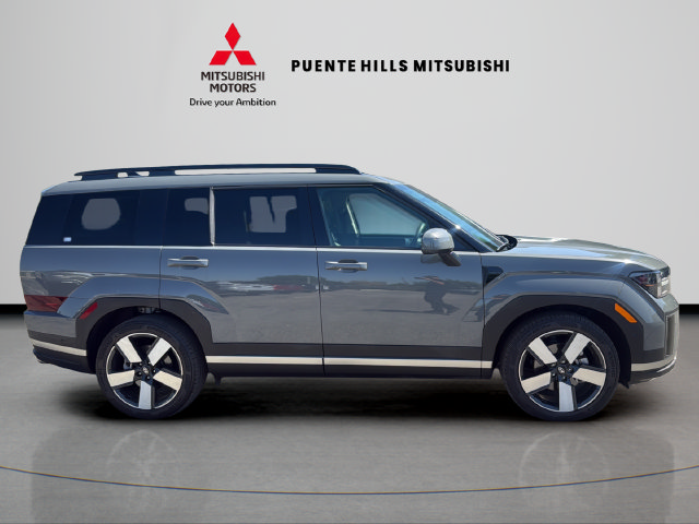Used 2025 Hyundai Santa Fe Limited FWD image 4
