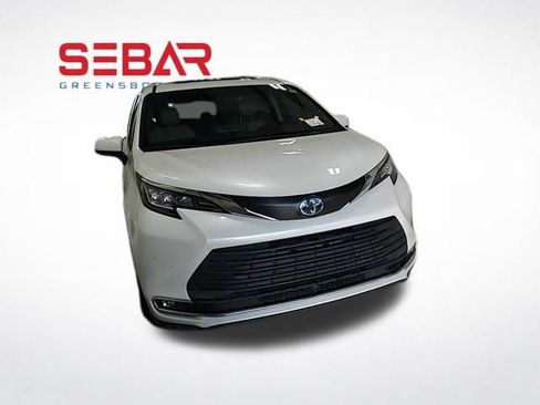 Used 2021 Toyota Sienna XLE FWD image 16
