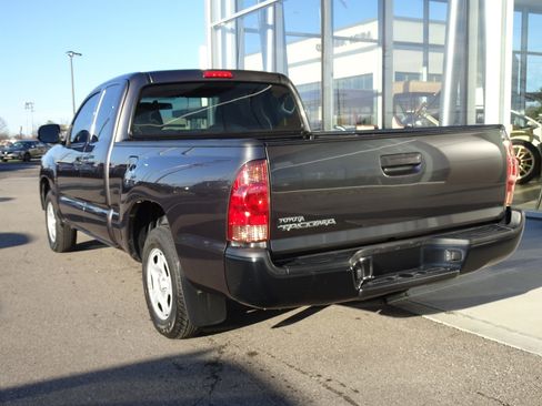 Used 2015 Toyota Tacoma image 3