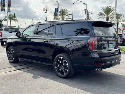 Certified 2025 Chevrolet Suburban RST image 2