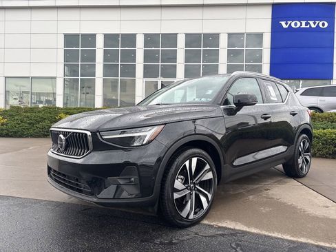 Certified 2023 Volvo XC40 B5 Plus w/ Driver Assist Package AWD/4WD image 48