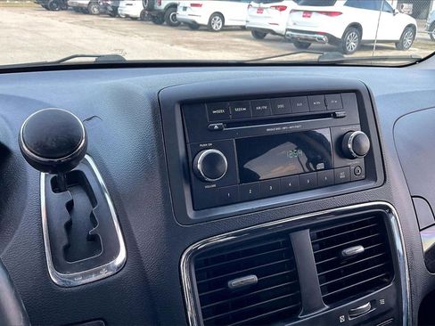 Used 2013 Dodge Grand Caravan SXT w/ UConnect Hands-Free Group image 25