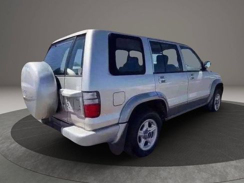 Used 2000 Isuzu Trooper S image 8