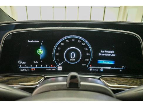 Used 2023 Cadillac Escalade Premium Luxury w/ Performance Package image 13