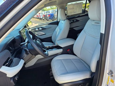 New 2026 Ford Explorer Platinum AWD/4WD image 4