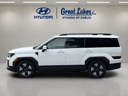Used 2026 Hyundai Santa Fe SEL FWD image 2