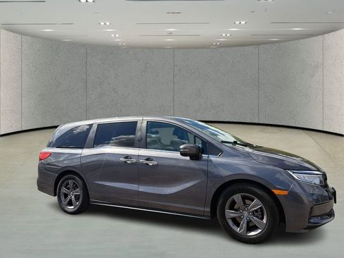 Used 2023 Honda Odyssey EX image 3
