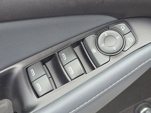 Used 2023 Buick Enclave Essence FWD image 33