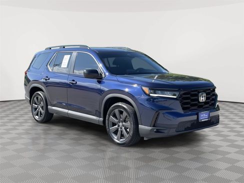 Used 2025 Honda Pilot Sport image 5