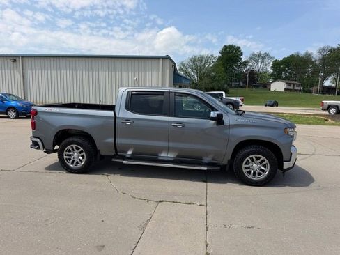 Used 2021 Chevrolet Silverado 1500 LT image 2
