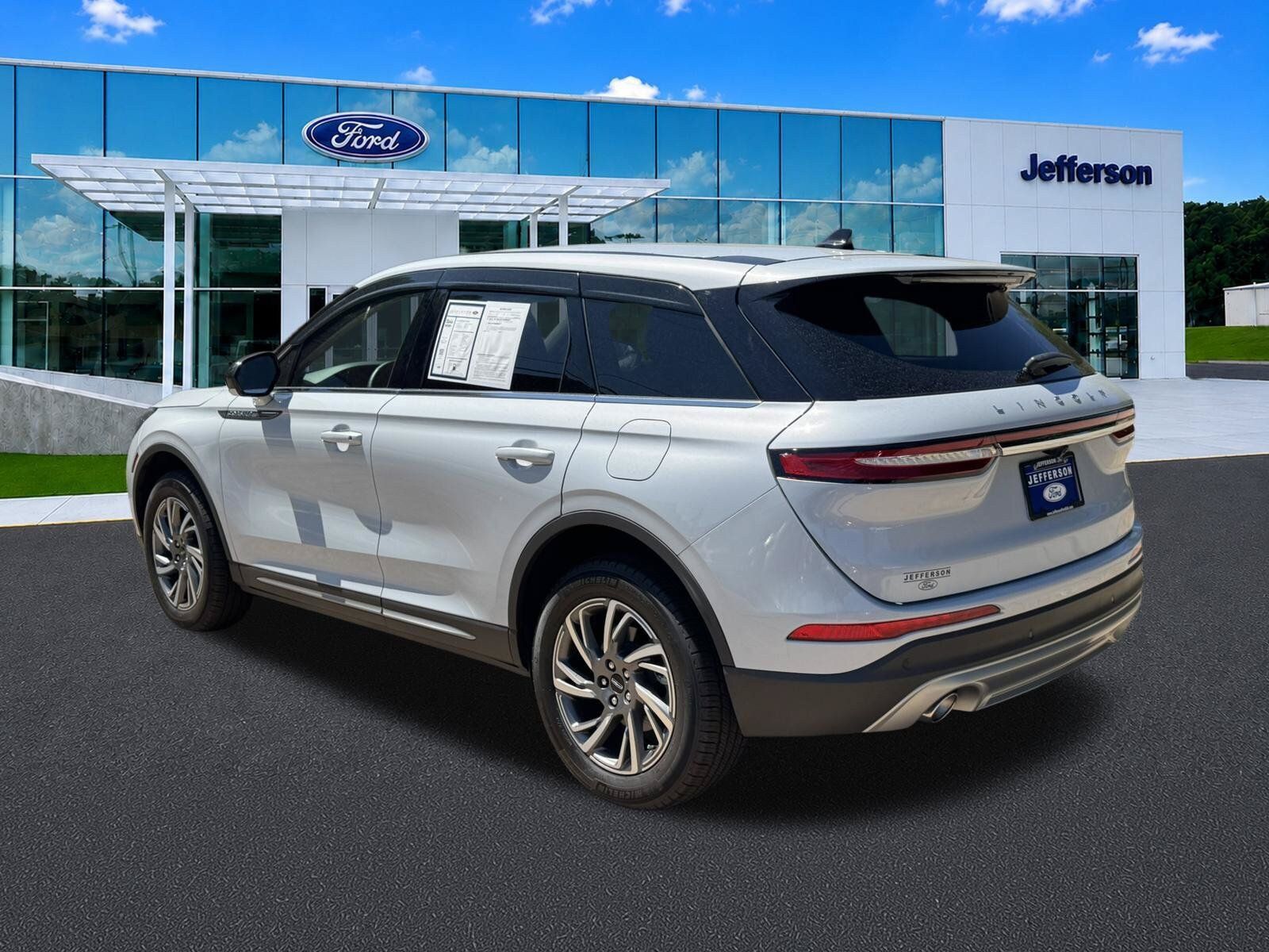 Used 2025 Lincoln Corsair FWD image 5