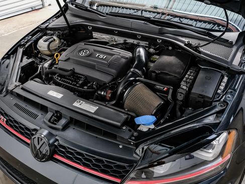 Used 2017 Volkswagen GTI SE image 51