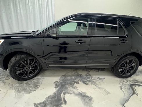 Used 2018 Ford Explorer XLT w/ Equipment Group 202A AWD/4WD image 5