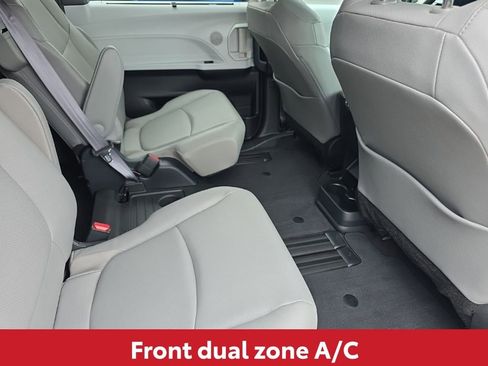 Used 2025 Toyota Sienna XLE image 17