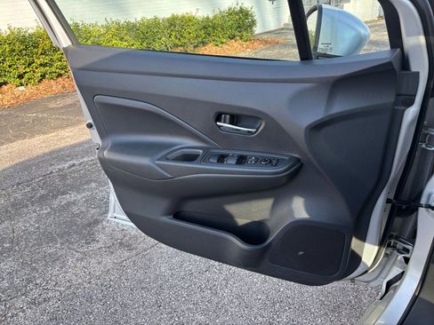 Used 2025 Nissan Versa SV FWD image 18