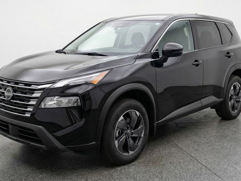 Used 2025 Nissan Rogue SV AWD/4WD image 3