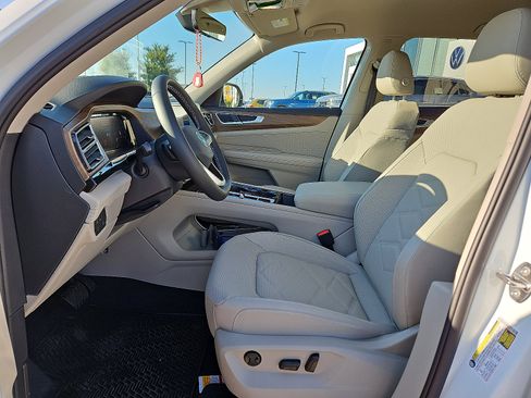 New 2026 Volkswagen Atlas SE image 11
