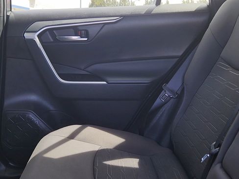 Used 2022 Toyota RAV4 SE w/ Convenience Package AWD/4WD image 17
