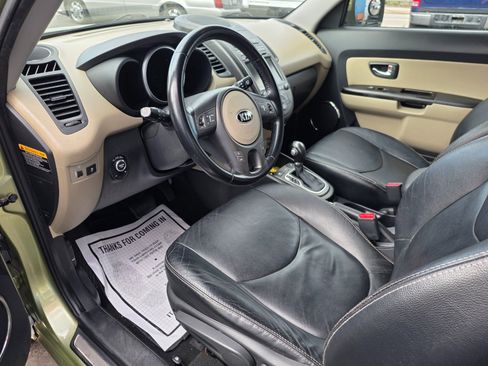 Used 2013 Kia Soul ! w/ Premium Pkg image 23
