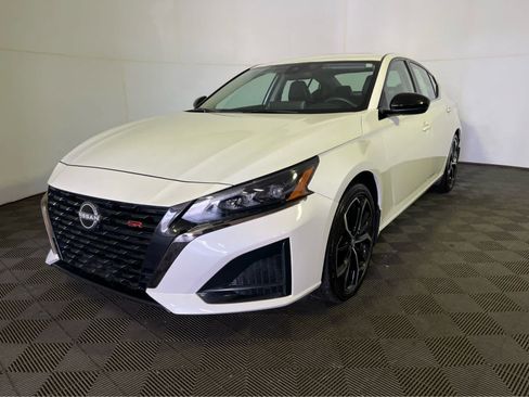 Certified 2024 Nissan Altima 2.5 SR w/ SR Premium Package FWD image 3