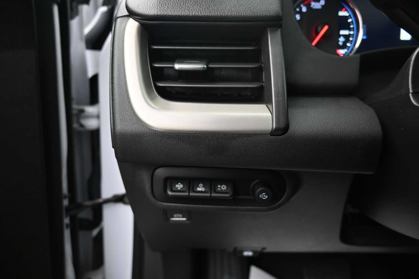 Used 2024 GMC Terrain Denali w/ Denali Premium Package AWD/4WD image 11