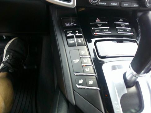 Used 2017 Porsche Cayenne Platinum Edition AWD/4WD image 33