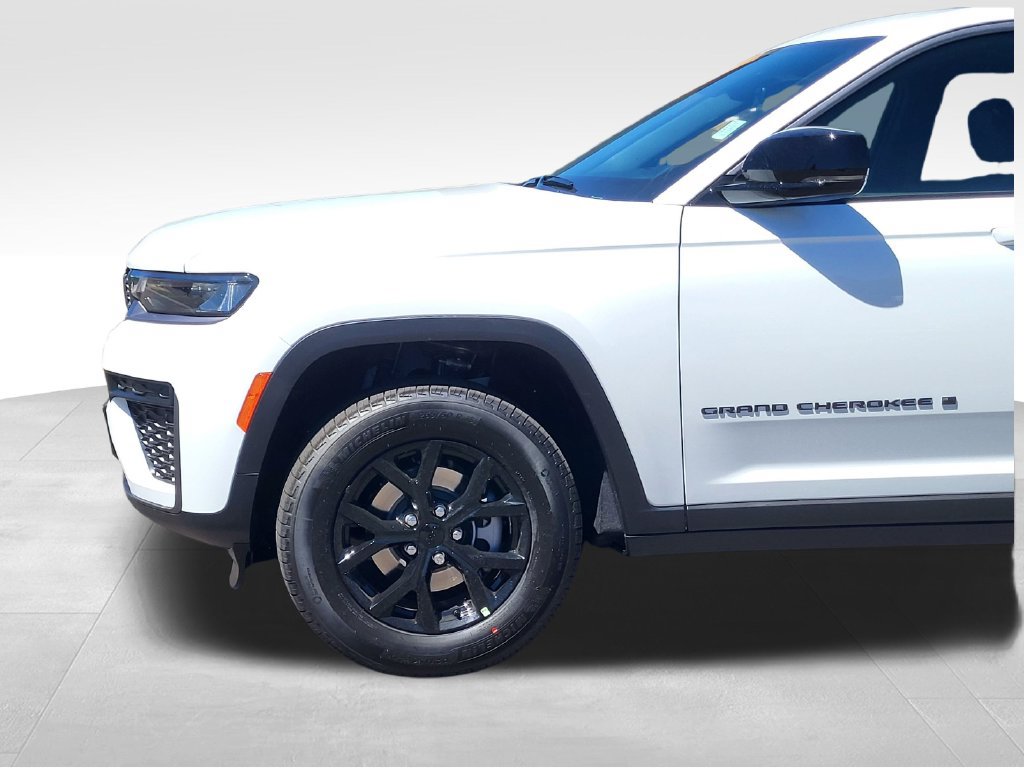 New 2026 Jeep Grand Cherokee Altitude AWD/4WD image 9
