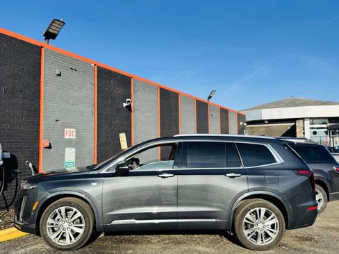 Used 2022 Cadillac XT6 Premium Luxury w/ Technology Package AWD/4WD image 4