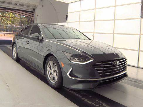 Used 2023 Hyundai Sonata SE FWD image 2