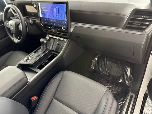 Used 2025 Lexus GX 550 w/ Accessory Package (2T) image 22