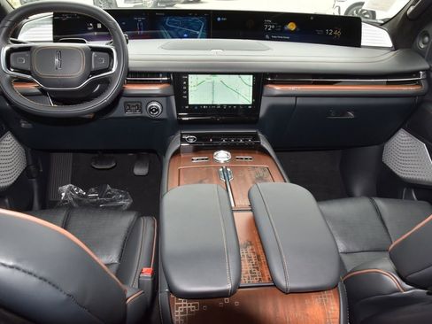 New 2026 Lincoln Navigator Black Label AWD/4WD image 17